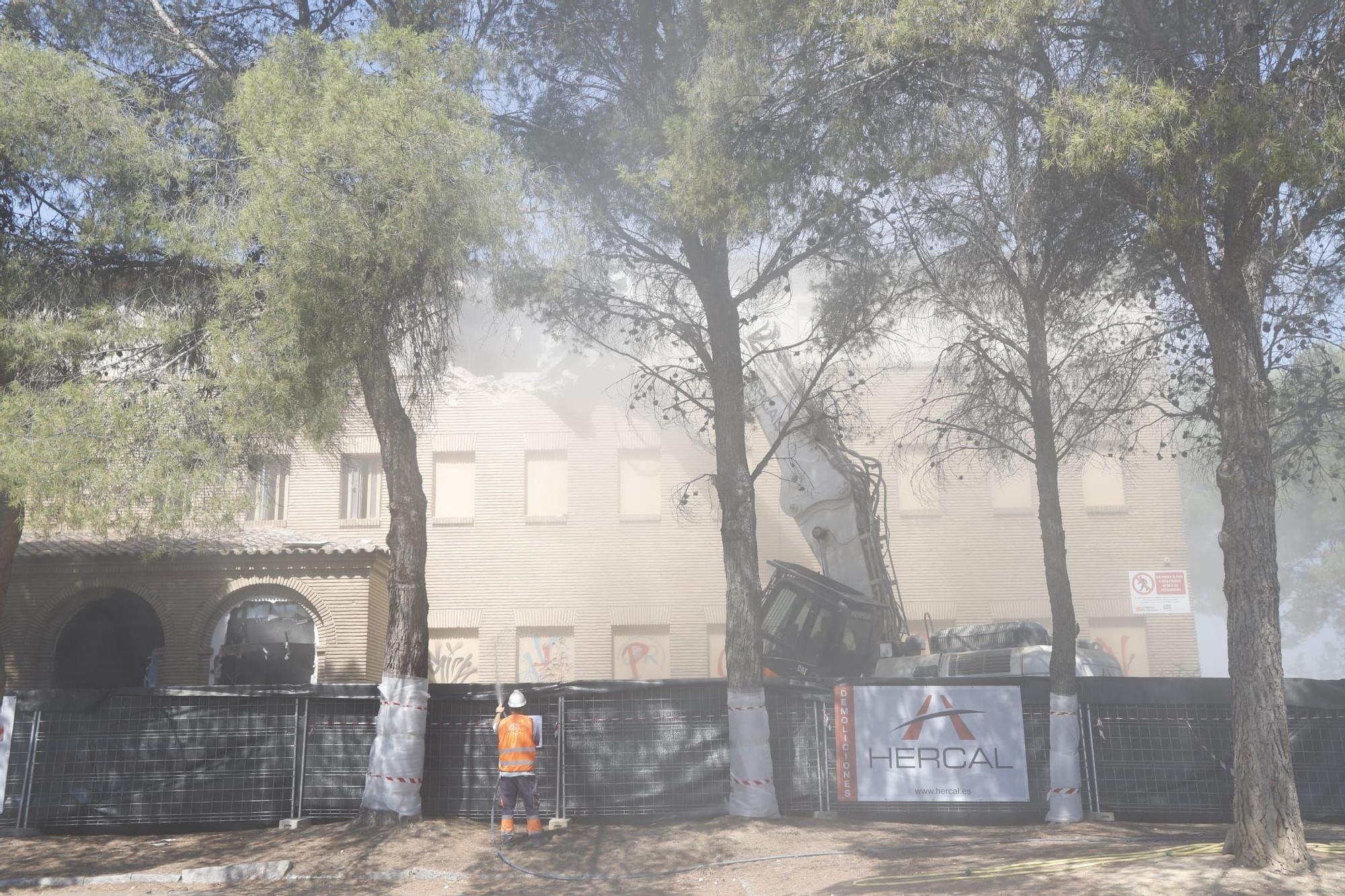 Demolición del edificio del antiguo centro de menores Buen Pastor