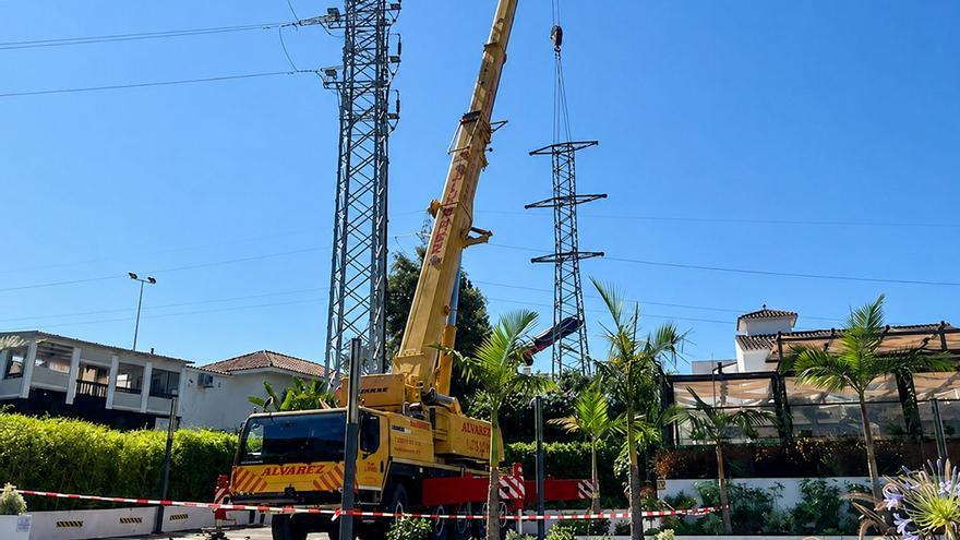 Marbella retira seis torres de alta tensión y soterra dos kilómetros de cableado en Nueva Andalucía