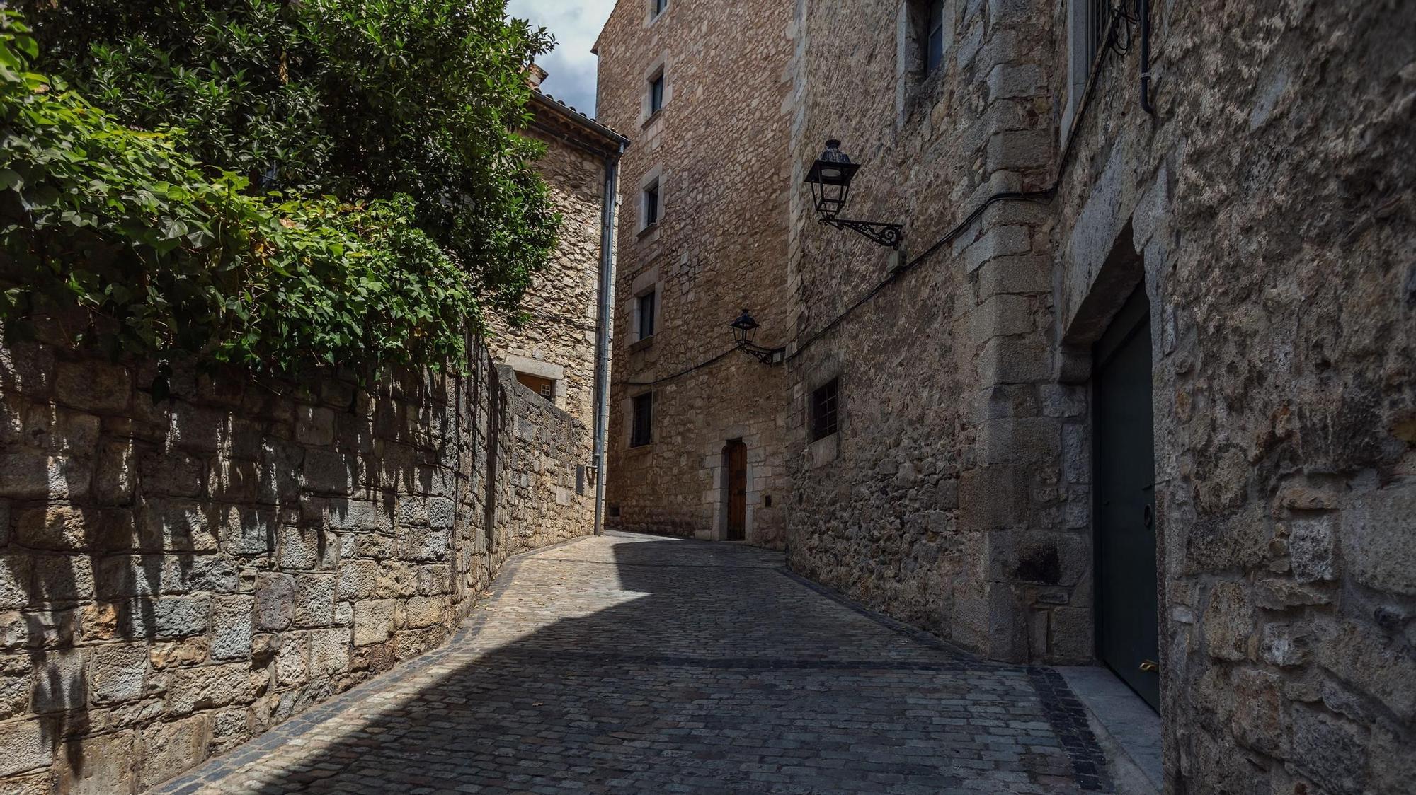 Su nombre hace referencia a la Força Vella, el antiguo recinto fortificado