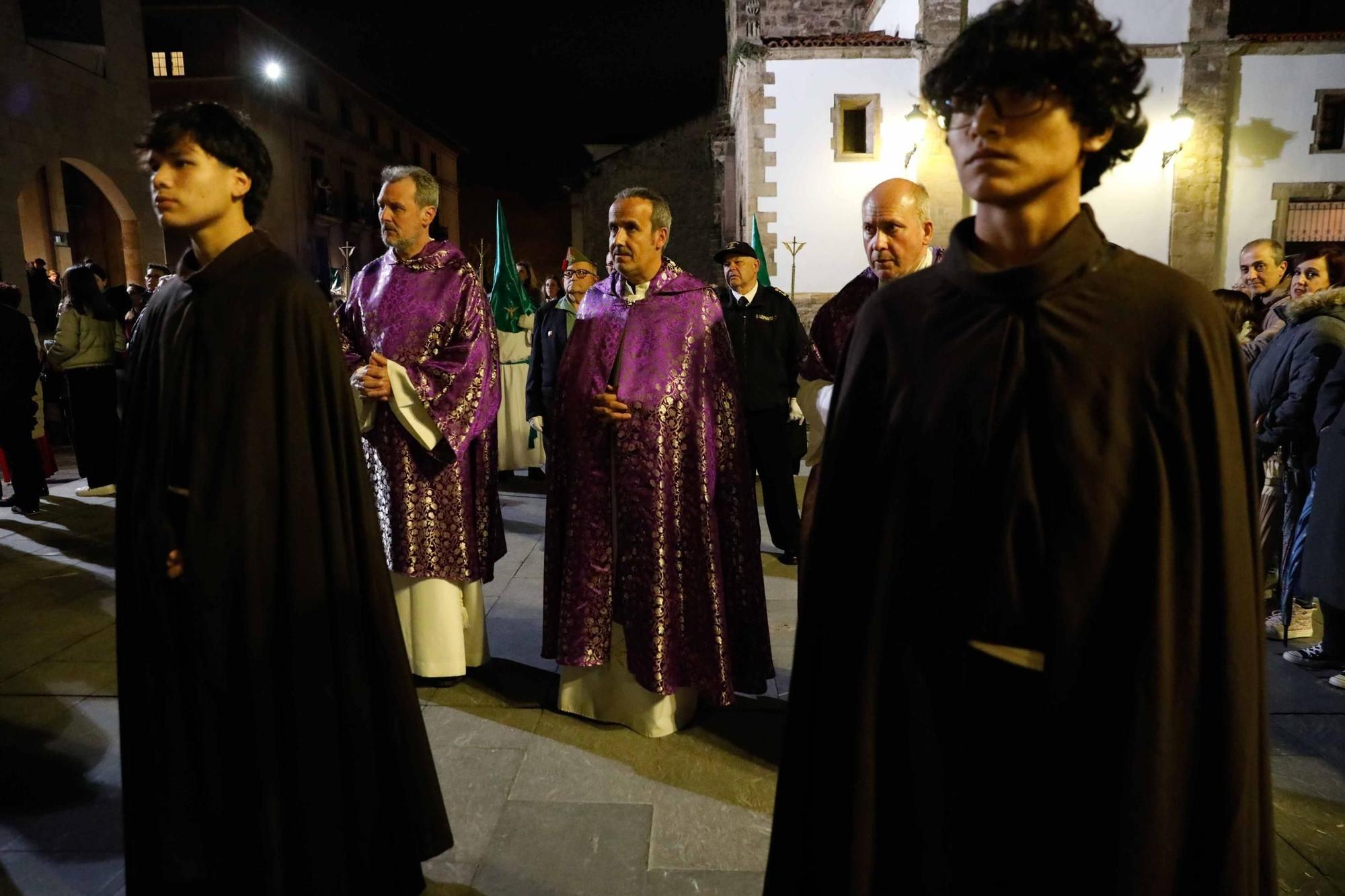 EN IMÁGENES: Avilés se llena en honor a Jesús de Medinacelli: así ha sido la procesión del Lunes Santo