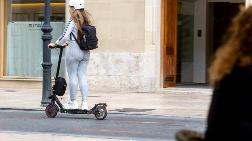 Llega la ordenanza de patinetes a San Vicente: a 25 por hora, sin auriculares y no atarlos a los árboles