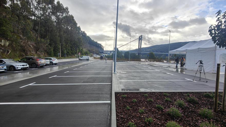 El parking disuasorio de Domaio abre con 75 plazas pero aún sin cargadores eléctricos