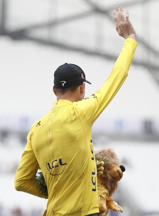 Froome se asegura el Tour en una crono en la que ganó el polaco Bodnar. Landa quedó a un segundo del podio de París. Urán y Bardet secundarán al campeón británico.