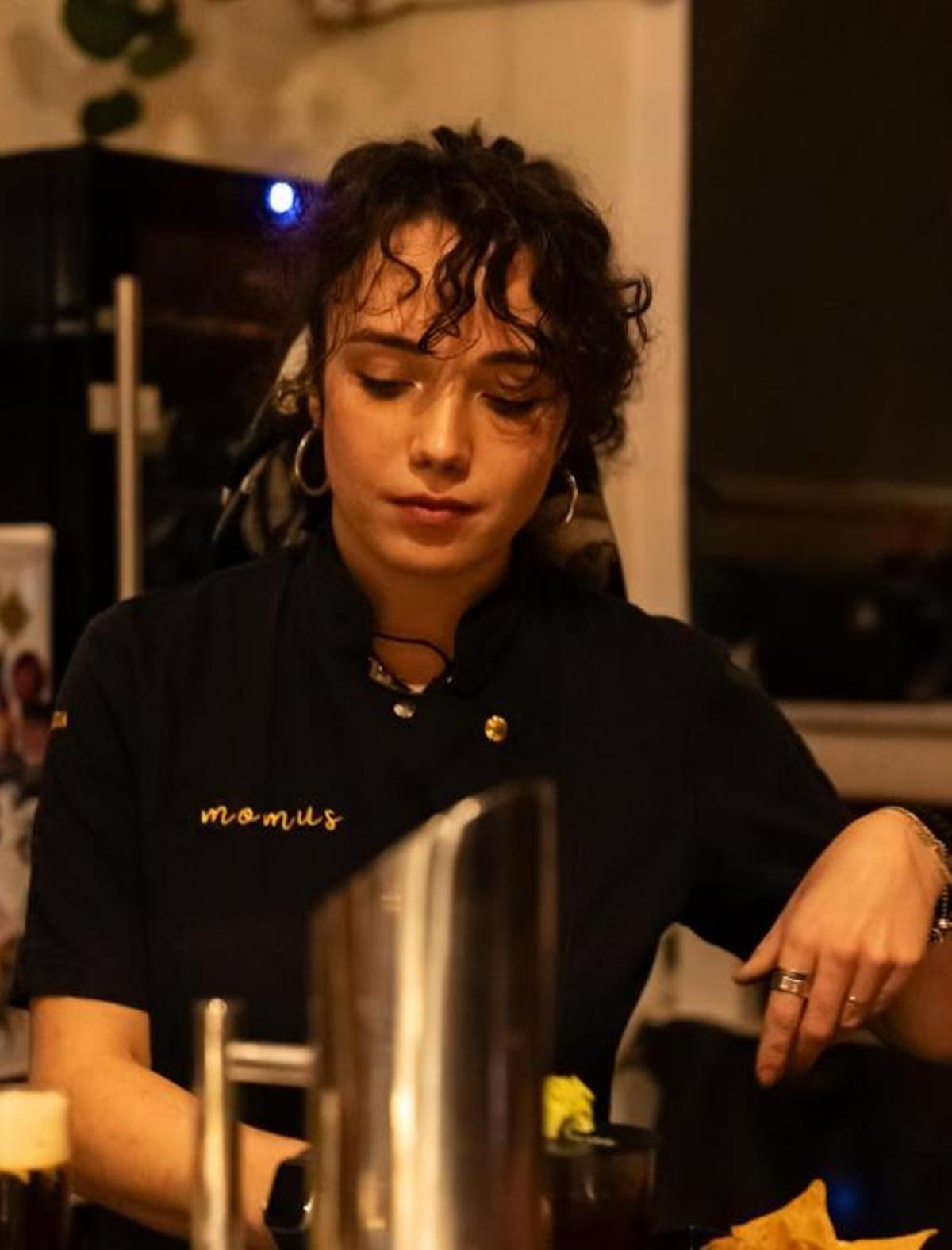 Giulia Algisi, bartender en Momus Bar.