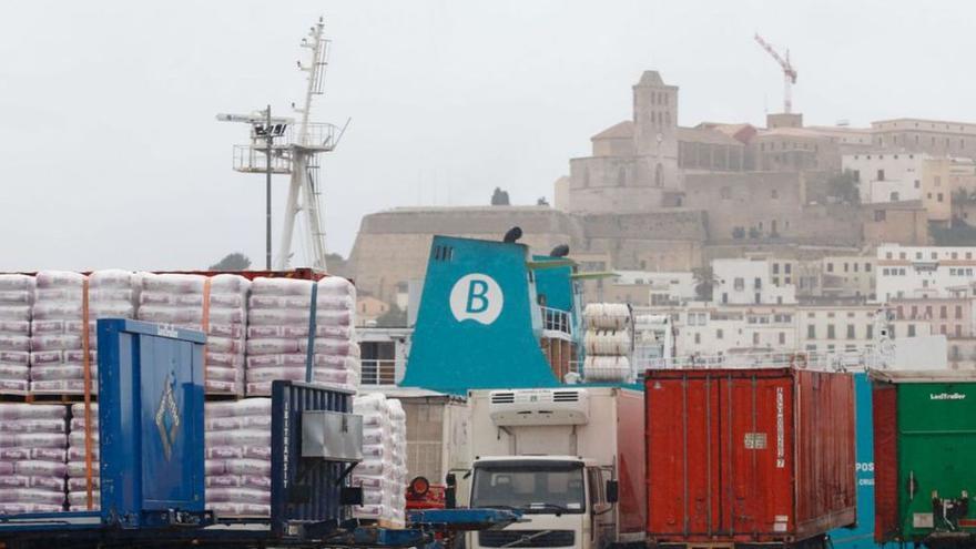 Transportistas de Ibiza: “No nos sumaremos al paro, pero hay material que no nos llega porque se queda en la península”
