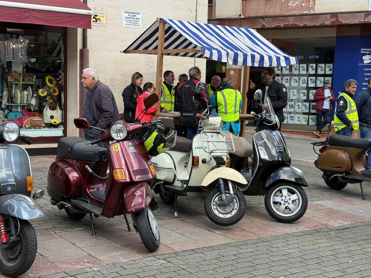 La concentración de vespas y lambrettas de Grado, en imágenes La concentración de vespas y lambrettas de Grado, en imágenes