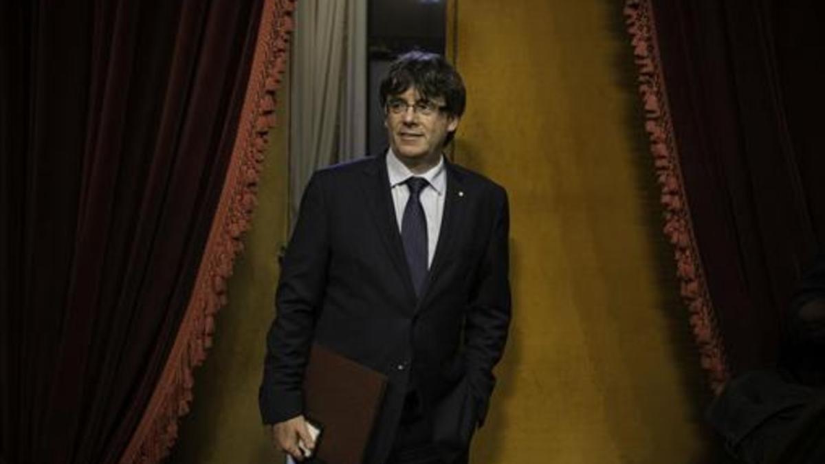 EL 'PRESIDENT' Puigdemont, en el pleno de la pobreza de ayer.