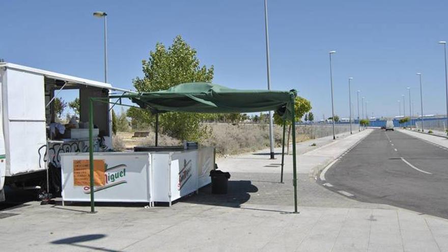 Los ambulantes amenazan con echar el cierre al mercado franco si no se traslada