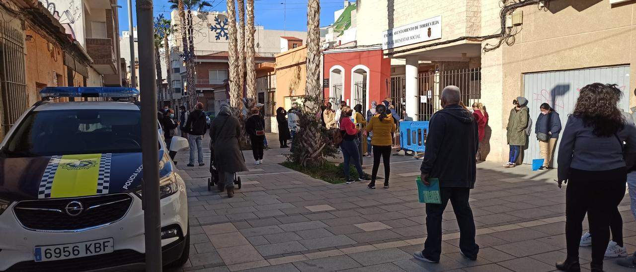 Sede de la delegación de Servicios Sociales en al calle Torrevejenses Ausentes