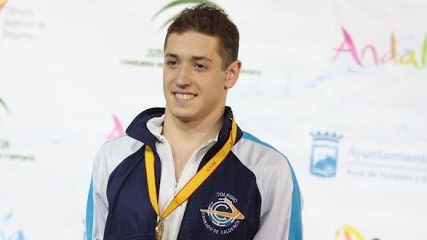 Carlos Peralta, con su medalla de campeón de España.