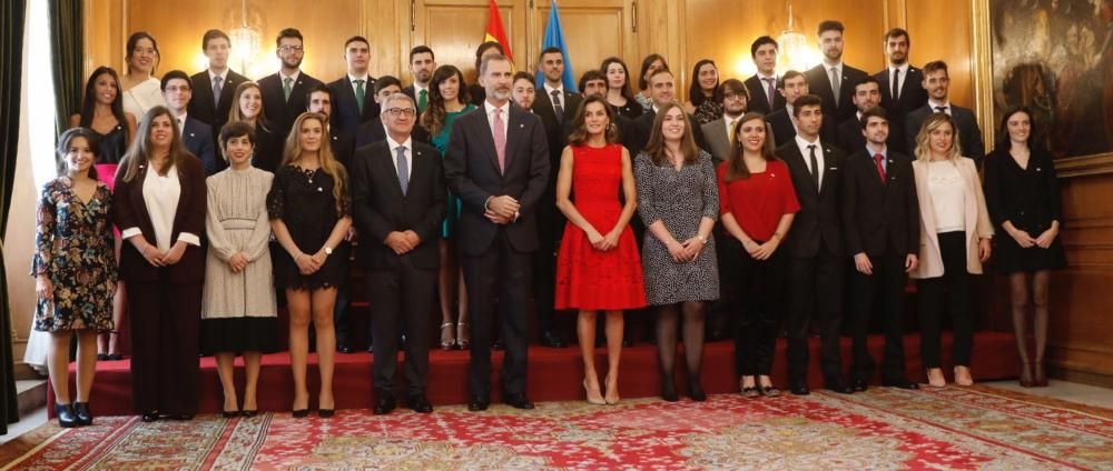 Los Reyes reciben a los mejores estudiantes de la Universidad de Oviedo.