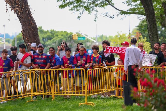 Los jugadores del FC Barcelona llegan a Nueva Jersey, en imágenes.