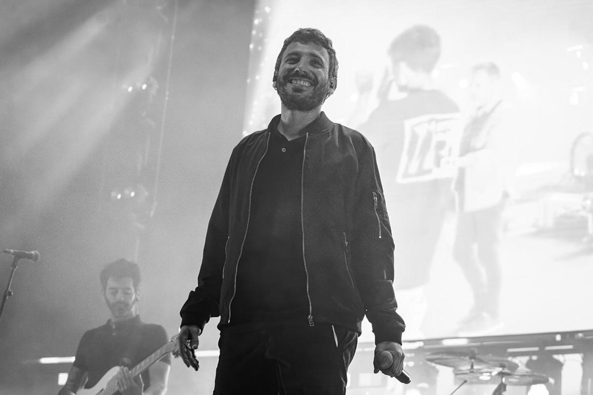 El cantante y compositor de La Raíz, Pablo Sánchez