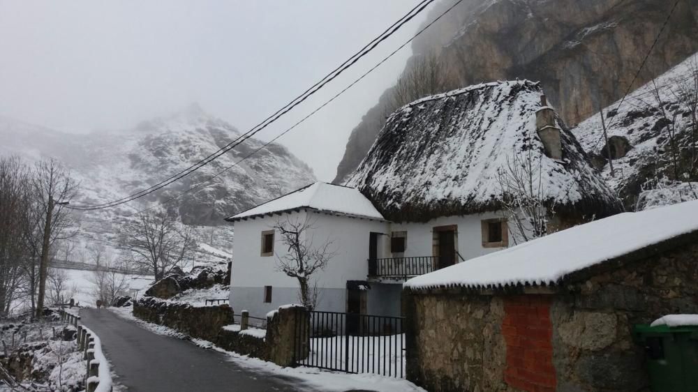 Las primeras nieves del otoño en Asturias