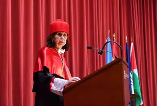 La catedrática María Emilia Casas, Doctora Honoris Causa de la UDC