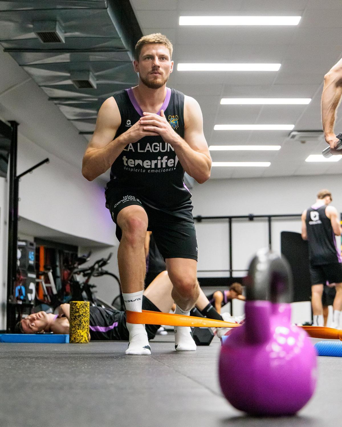 Kurucs, ejercitándose en el gimnasio durante esta pretemporada.