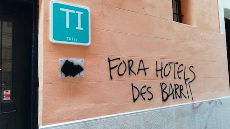 Neues Graffiti gegen Tourismus in Palma de Mallorca