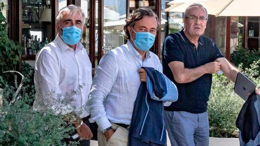 Gual de Torrella saliendo del hotel Portitxol de Palma días después de ser detenido.