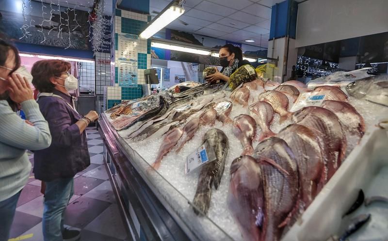 Mercado de Santa Cruz. Compras para la cena de Nochevieja