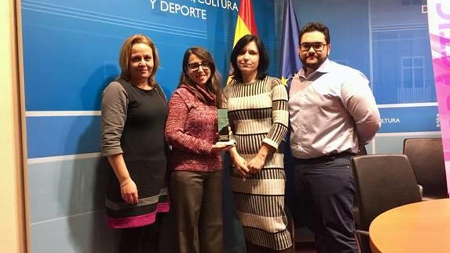 Los representantes de Tavernes recogieron el premio.