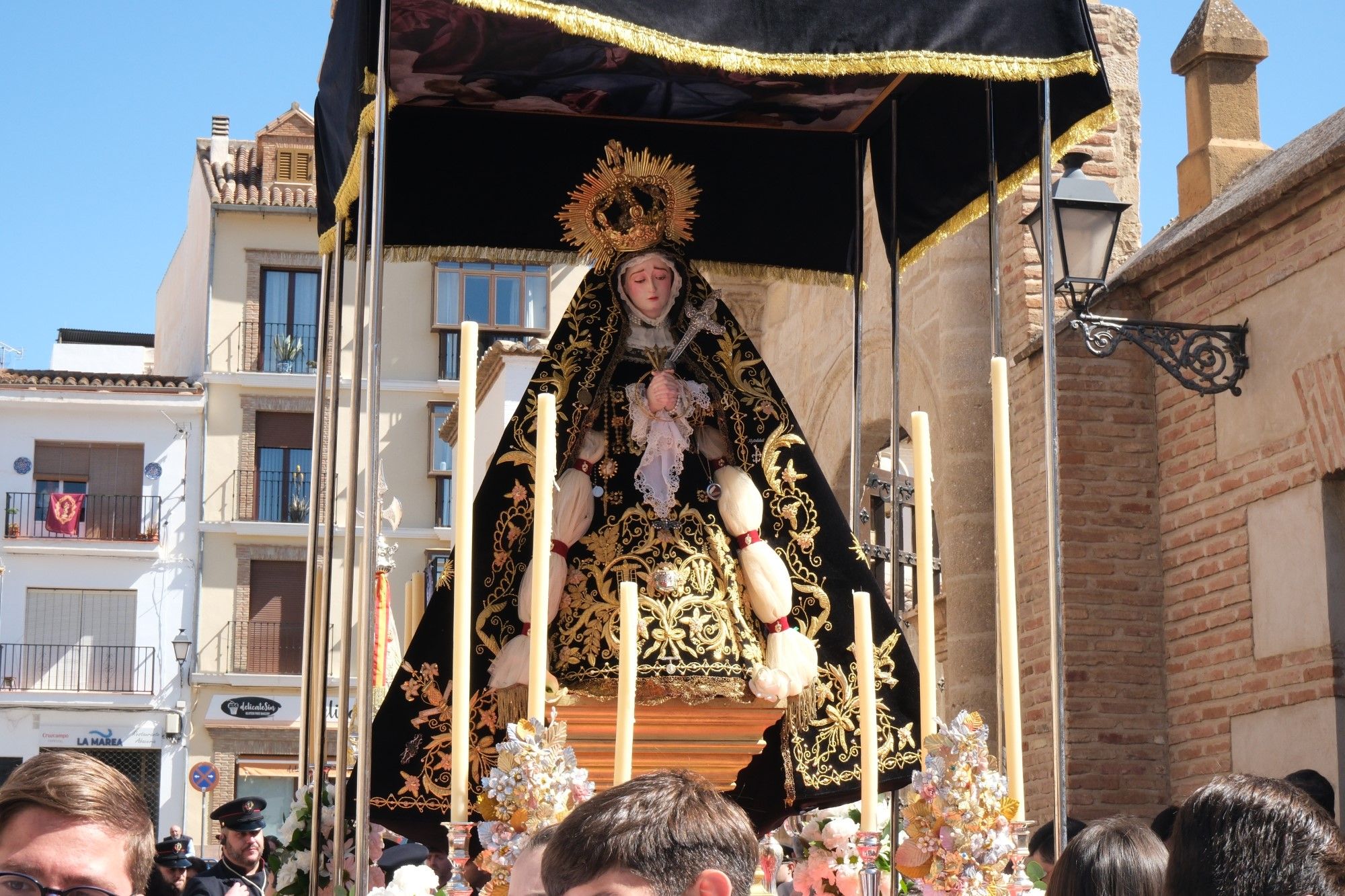 Concentración de tronos chicos en Antequera