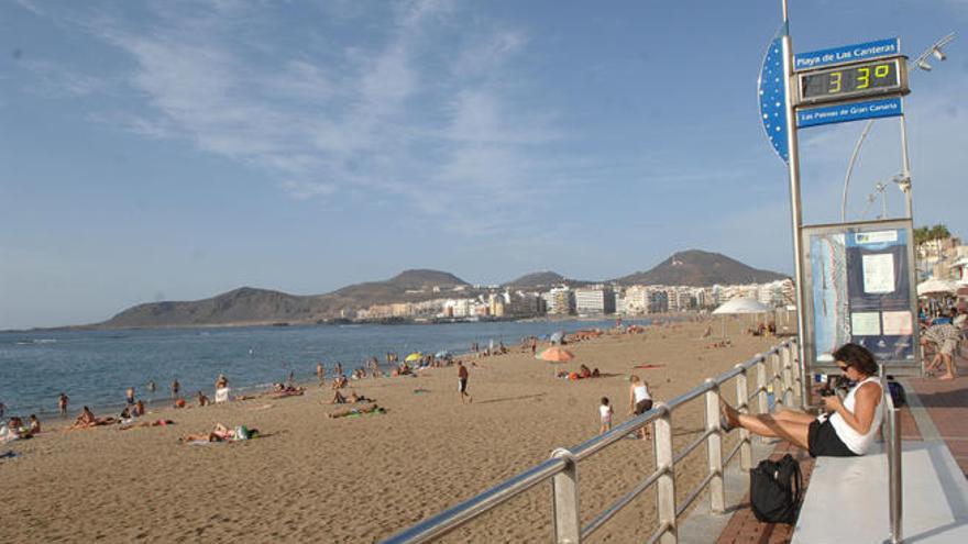 Vista general del paseo de Las Canteras ayer por la tarde en la capital grancanaria.