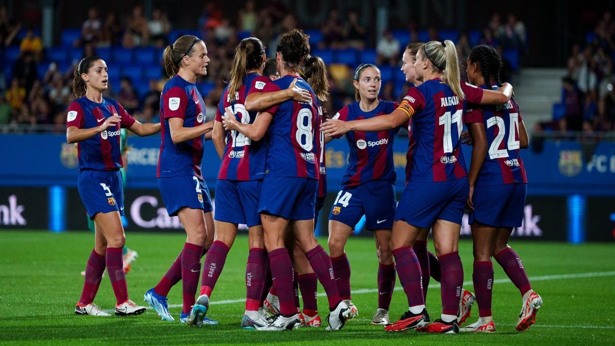 Las jugadoras del Barça celebran uno de los goles al Valencia en el partido 400 de Alexia Putellas.