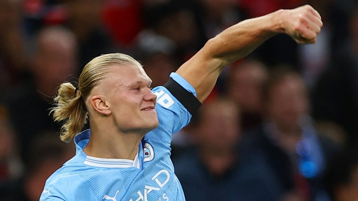 Haaland celebra la transformación del penalti que suponía el 0-1 en el United-City.