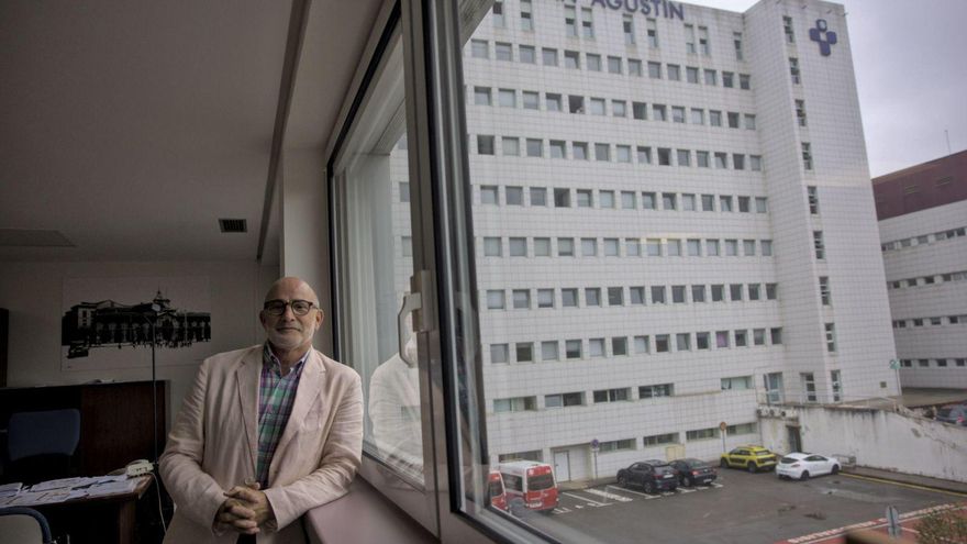 Miguel Rodrígue Gómez, en el despacho de gerencia en el Hospital Universitario San Agustín de Avilés que ocupa desde hace año y medio. |
