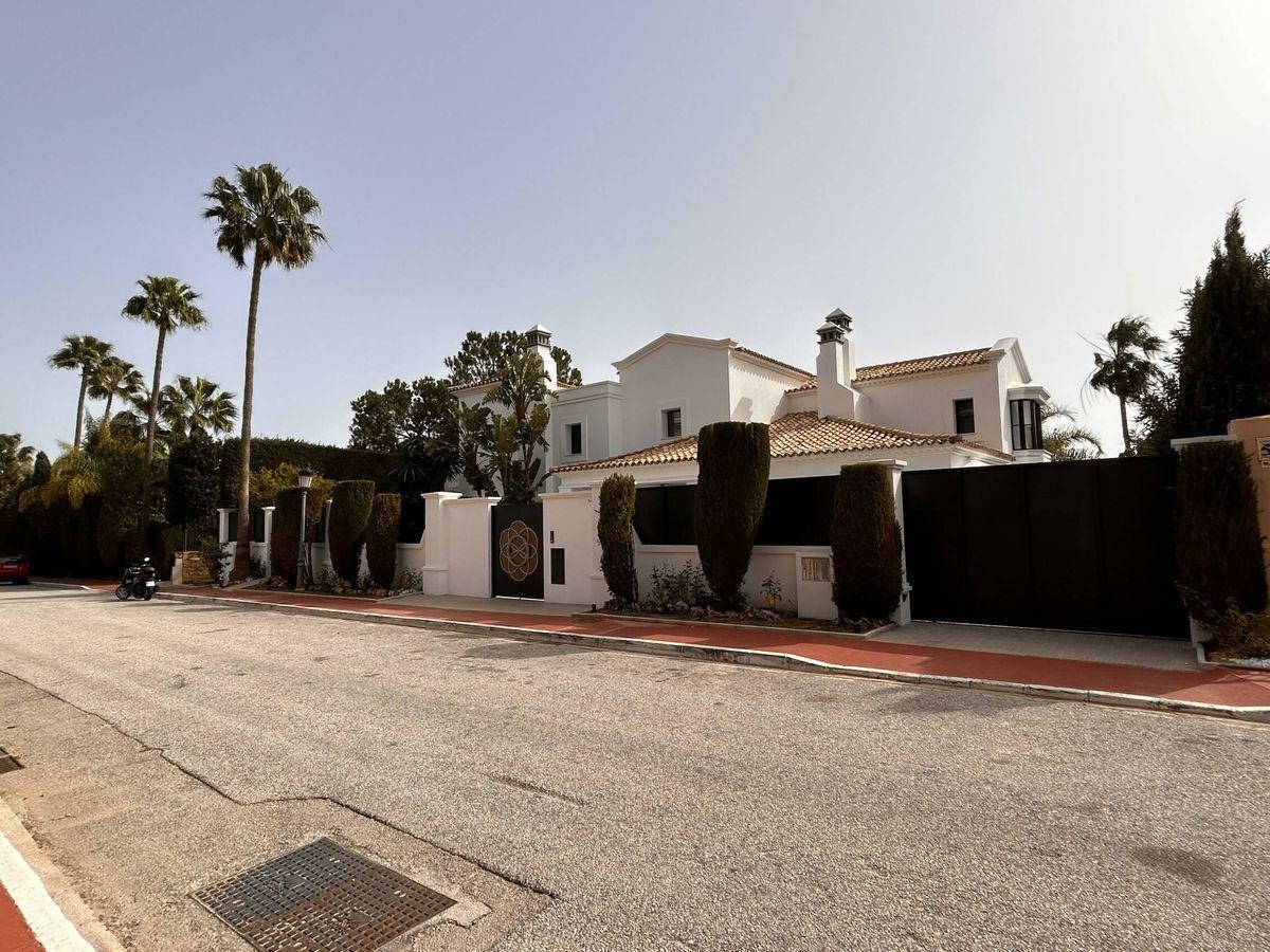 Exterior de la casa de Djokovic en Marbella.