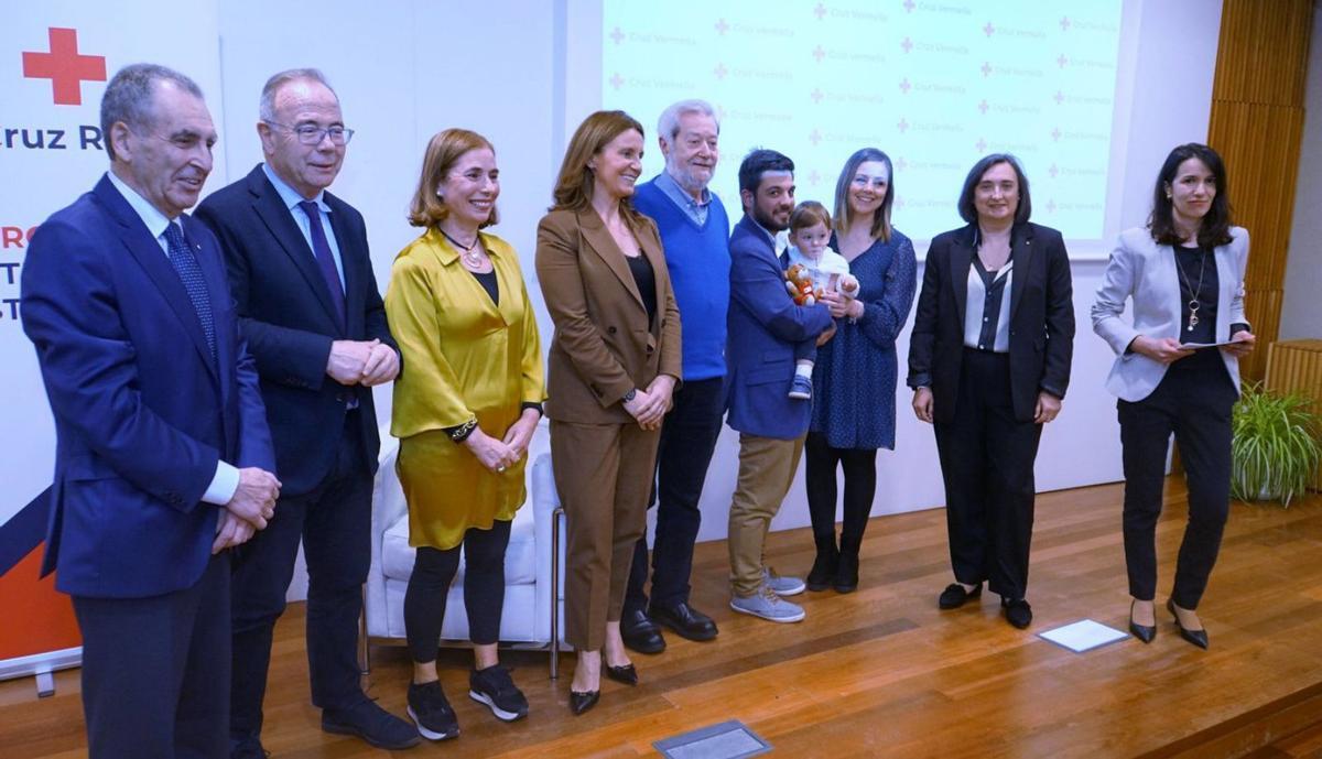 Autoridades y galardonados durante el acto celebrado ayer en el Centro Obra Social Abanca /jesús prieto