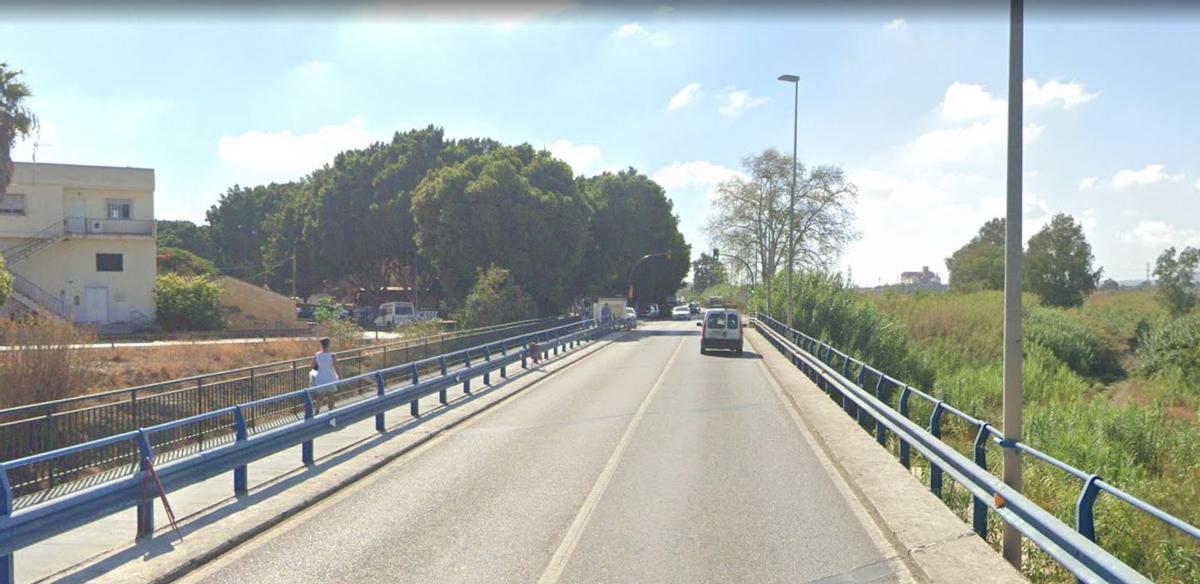 Puente sobre el río Campanillas, en la A-7054