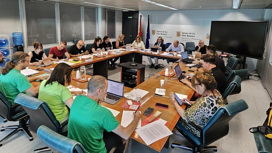 Los docentes de centros públicos de Baleares reducen su horario a 35 horas semanales