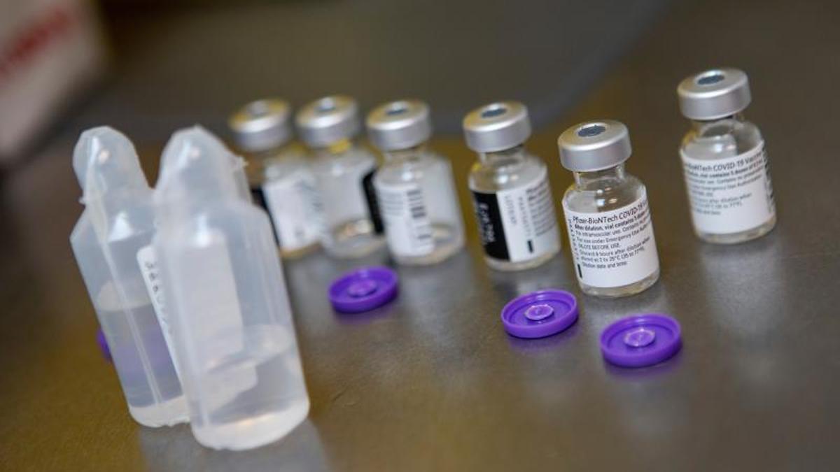 Pfizer asegura que su vacuna es "eficaz" para las variantes del virus