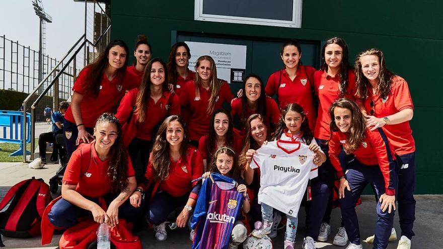 Iberdrola ayuda a la mamá de Montijo a terminar el álbum de la liga femenina de fútbol