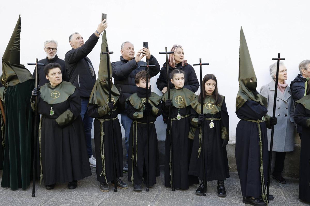 El lavatorio de los pies centra el Jueves Santo y da paso al día con más procesiones de la Semana Santa compostelana El lavatorio de los pies centra el Jueves Santo y da paso al día con más procesiones de la Semana Santa compostelana