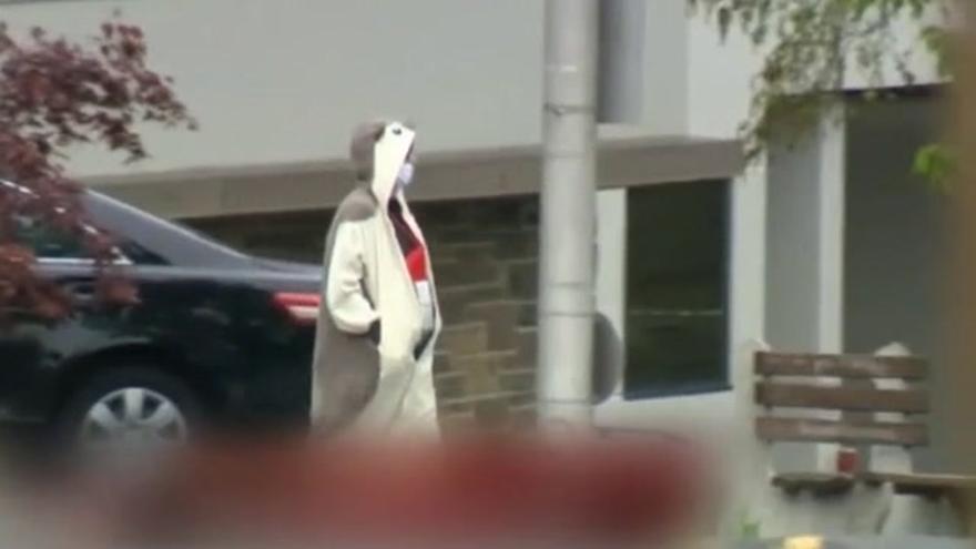 Vídeo /  Disparan en Baltimore a un falso terrorista disfrazado de oso panda