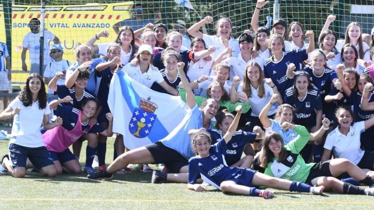 La selección gallega celebra su clasificación para la final. |  // FUTGAL