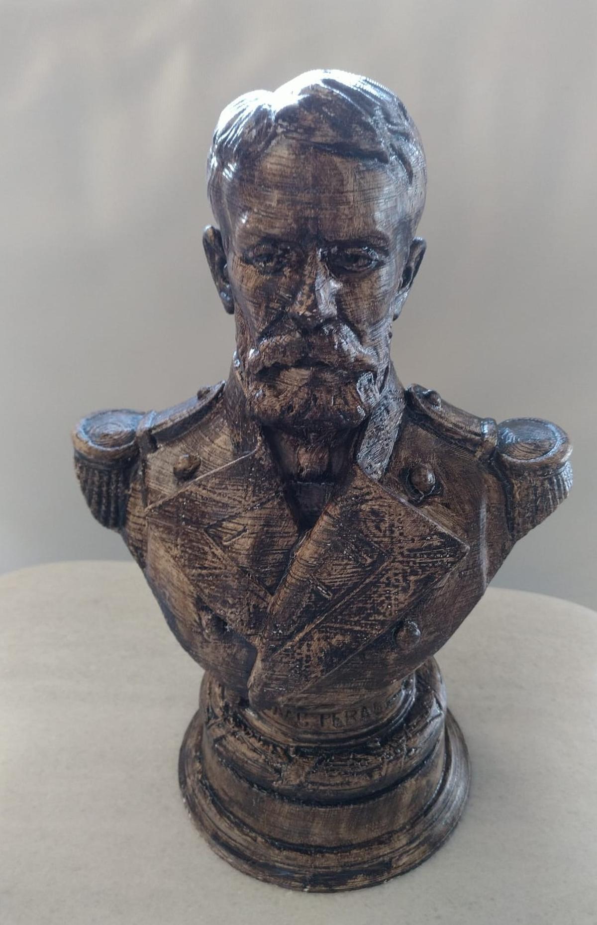 El busto que será entregado a los premiados está realizado en impresión 3D por escaneo del busto original de Isaac Peral que está en el Arsenal de Cartagena. Está diseñado por el FABLAB de la UPCT, dentro del Servicio de Diseño Industrial y Calculo Científico (SEDIUPCT) ubicado en el servicio de apoyo a la Investigación Tecnológica (SAIT)