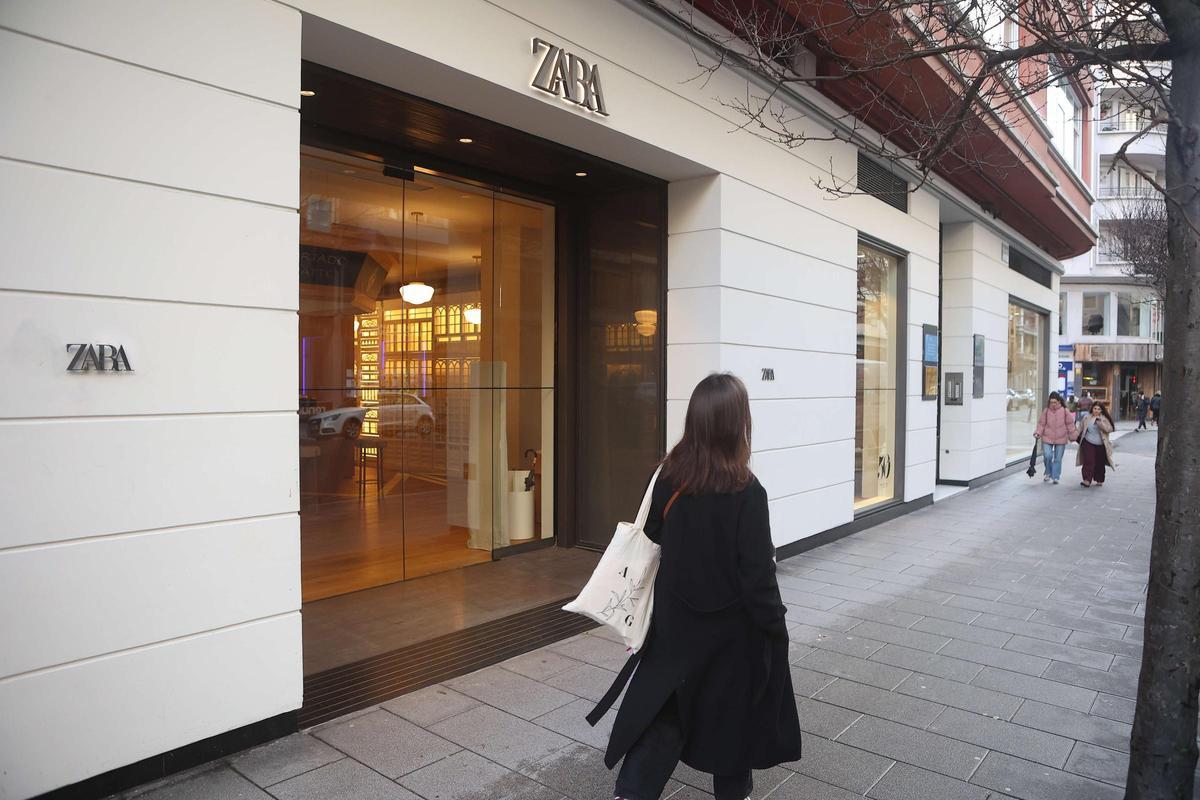 Zara cierra su histórica tienda de Juan Flórez.
