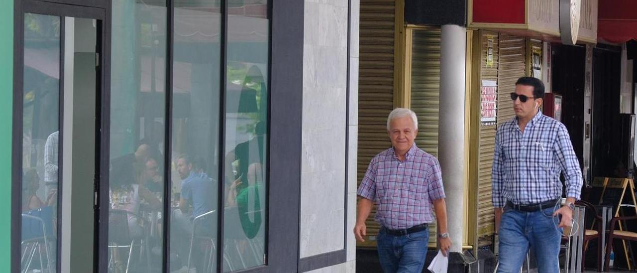 Carmelo Ramírez llega a la sede de NC el pasado mes de julio tras conocerse la sentencia que la declara extinguida .