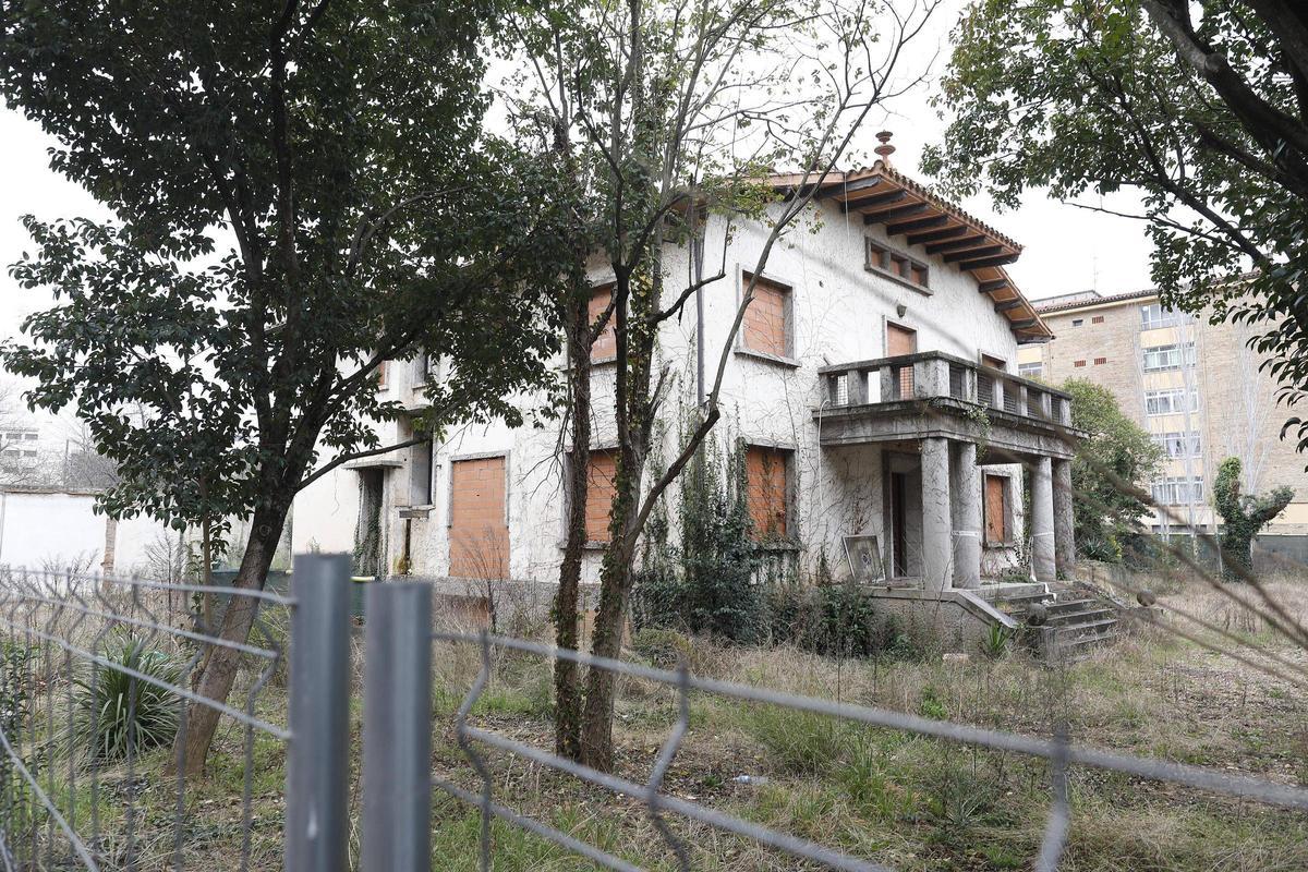 La façana del Xalet Soler, ubicat al carrer Barcelona de Girona.