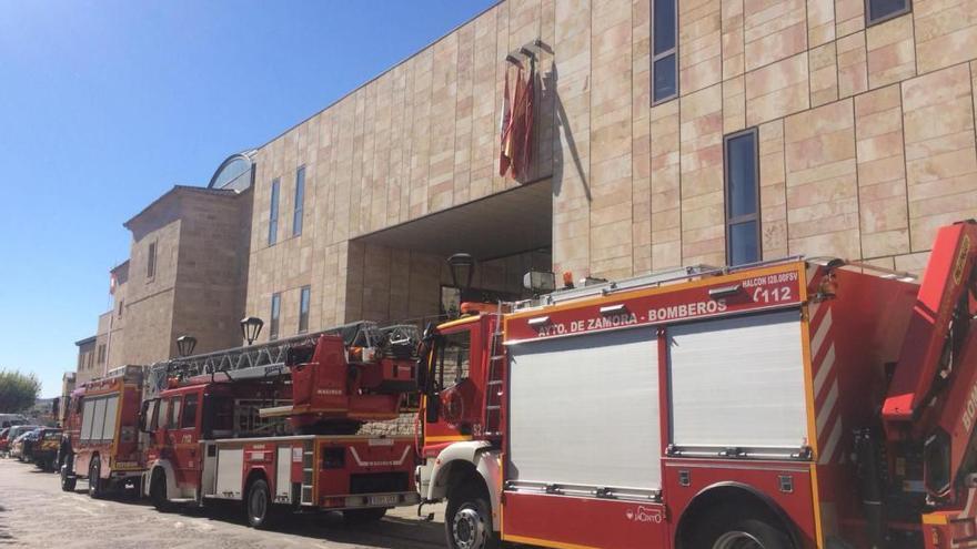 Los Bomberos rescatan de su vivienda de Los Bloques a una mujer de 94 aÃ±os con sÃ­ntomas de coronavirus