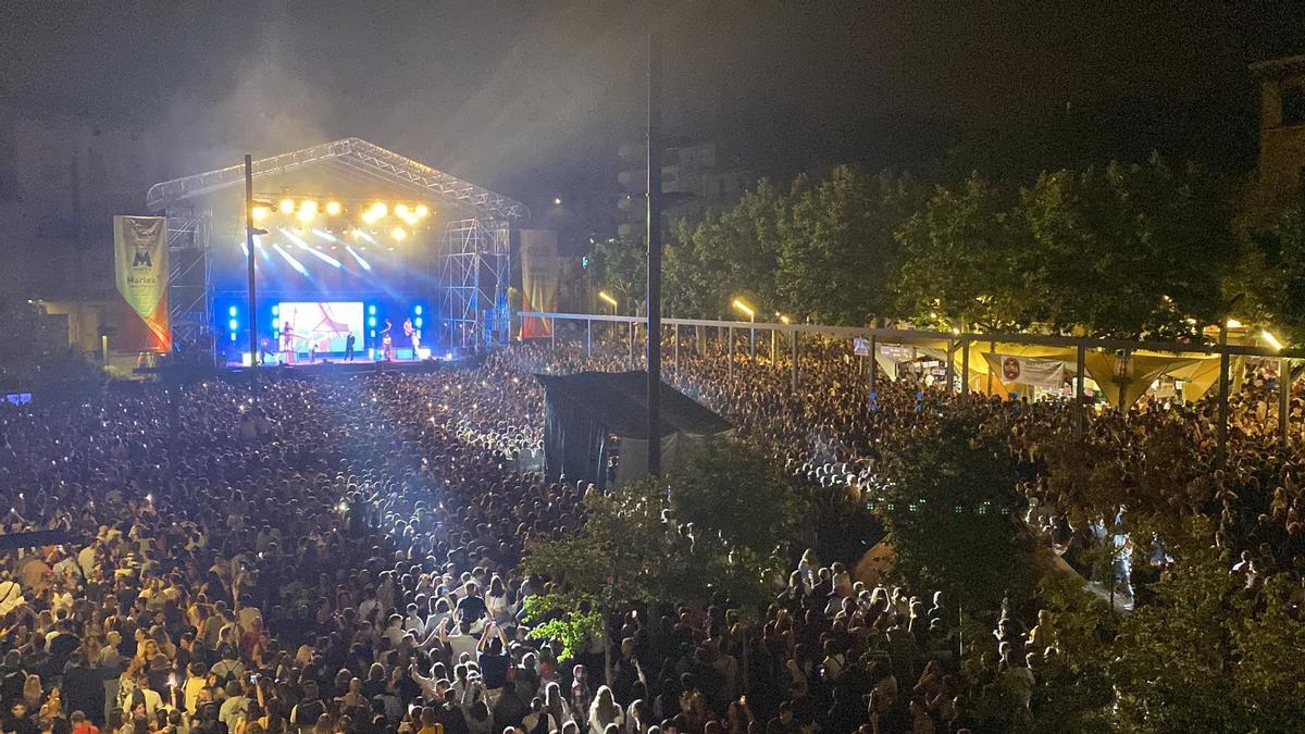 Imatge d'arxiu d'un concert multitudinari per Festes del Tura d'Olot.