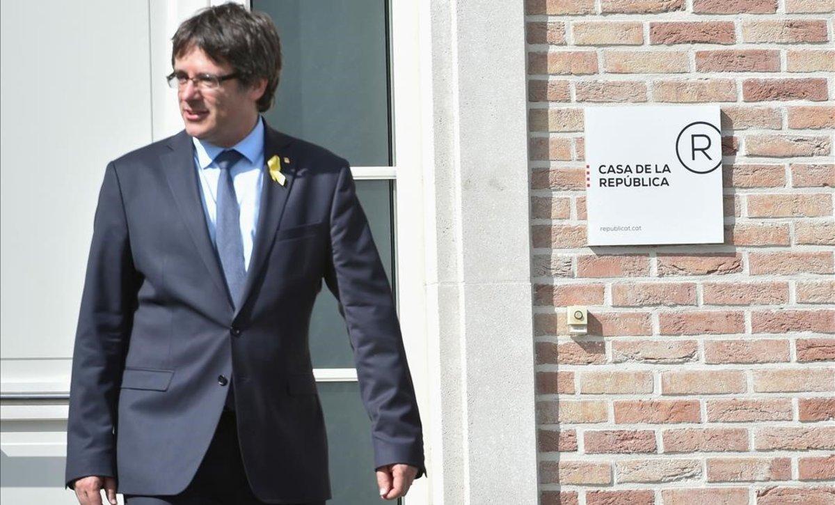 zentauroepp44475387 catalonia s deposed president carles puigdemont leaves the  181207235600