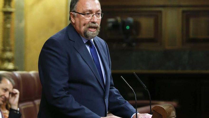 Isidro Martínez Oblanca, durante una intervención parlamentaria.
