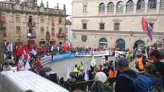 Los sindicatos se congregan en la praza da Quintana para la lectura del manifiesto