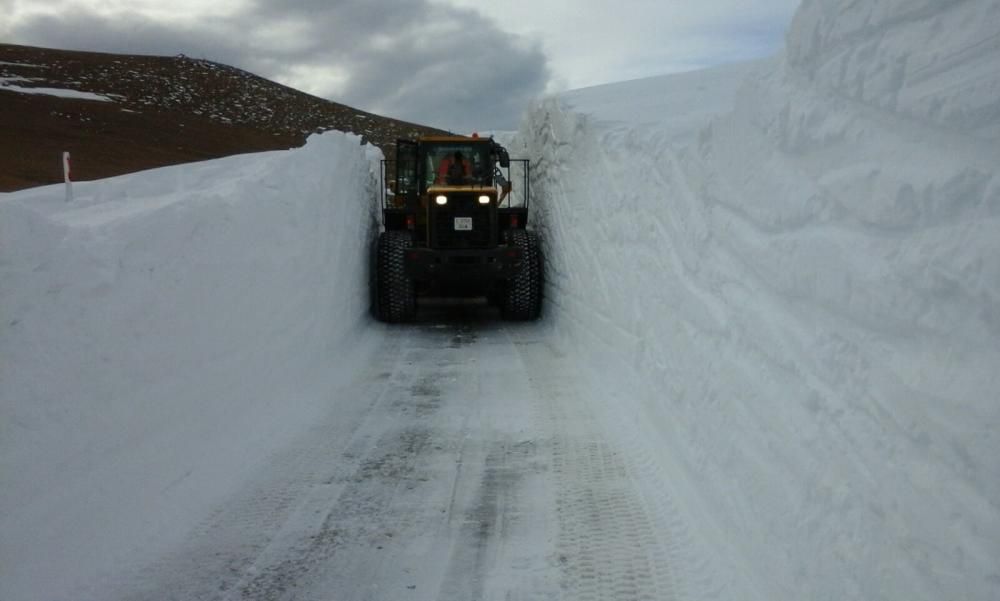 Muntanyes de neu al Coll de la Creueta