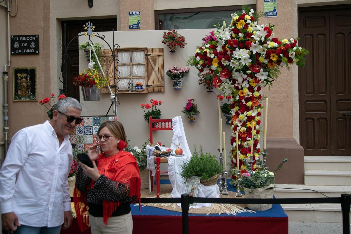 No hubo lluvia que desluciese las estampas costumbristas que se desplegaron en la calle.