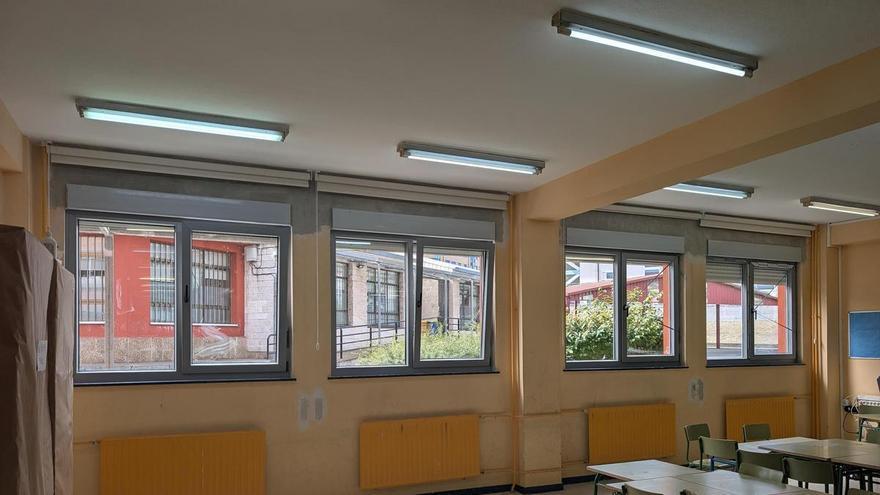 El Ayuntamiento asume mejoras que considera de «competencia regional» en quince colegios